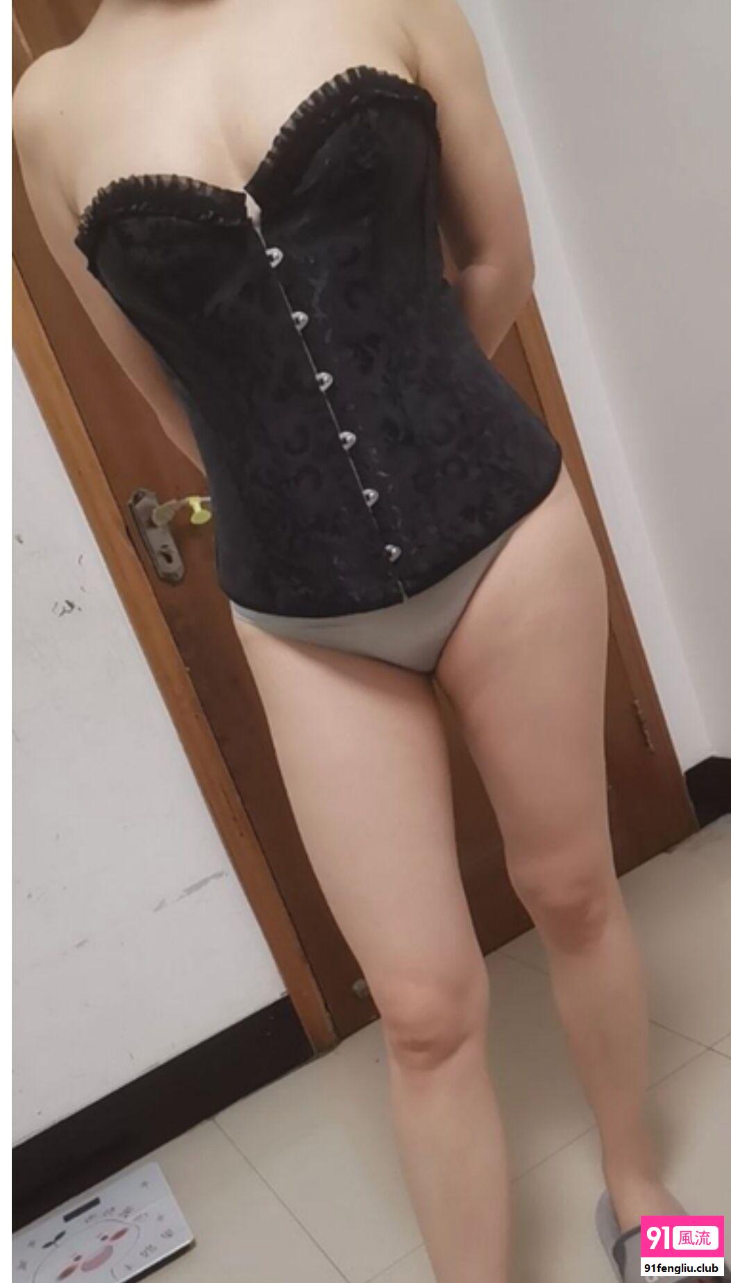 解渴丰满型微坦少妇